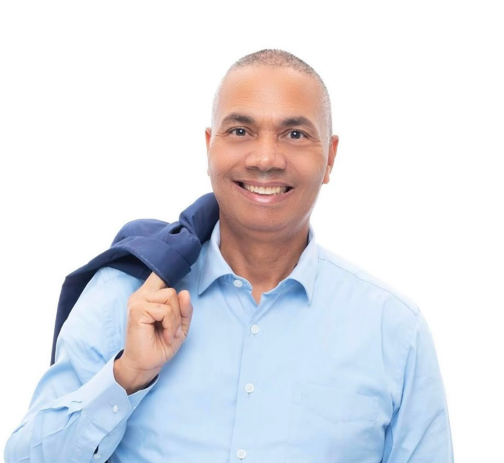 Eddy Bueno oficializa su carrera al Senado por Santiago Rodríguez