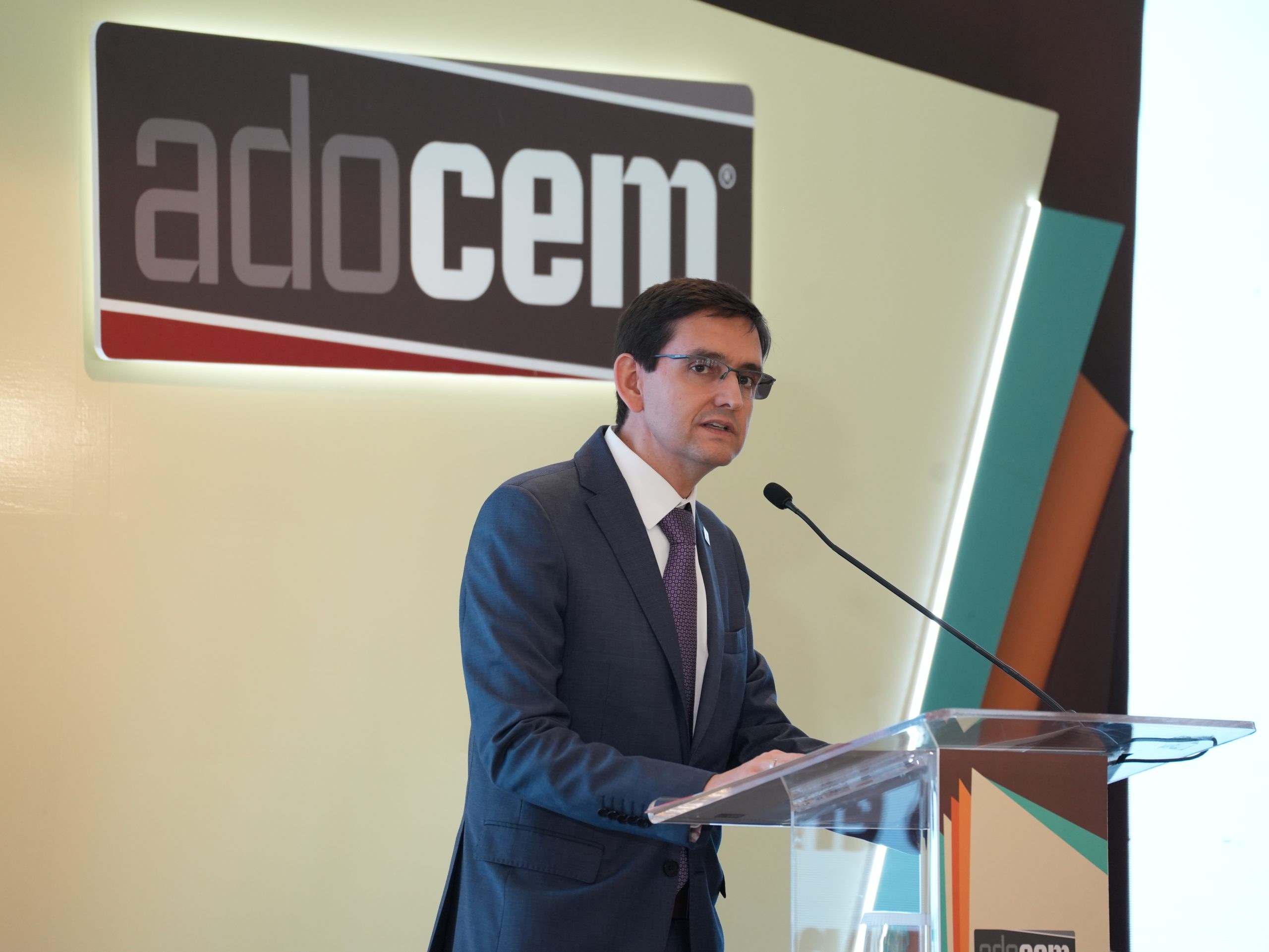 Cemento mantiene el pulso exportador dominicano y se afianza como pilar comercial del país