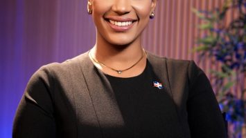 Luz-Del-Alba-Jimenez-apuesta-al-liderazgo-cercano-que-representa-Carolina-Mejia-1-355x200-1