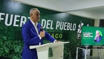 Manolo-Pichardo-destaca-politica-exterior-de-Leonel-Fernandez-como-referente-de-liderazgo-y-defensa-del-interes-nacional-355x200-1