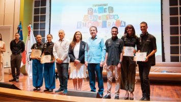 Octava-edicion-del-Panel-Juventud-Empoderada-reune-lideres-nacionales-y-reconoce-a-mas-de-100-jovenes-sobresalientes-3-355x200-1
