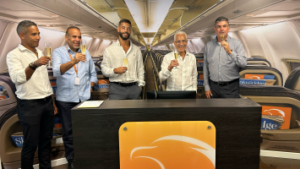 Philippe-Bayard-junto-a-personalidades-durante-inauguracion-de-oficinas-corporativas-de-Sunrise-Airways-en-Santo-Domingo-Foto-Sunrise-Airways-355x200-1