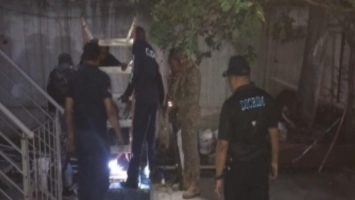 Policia-y-bomberos-rescatan-con-vida-a-dos-hombres-intoxicados-en-una-cisterna-2-355x200-1