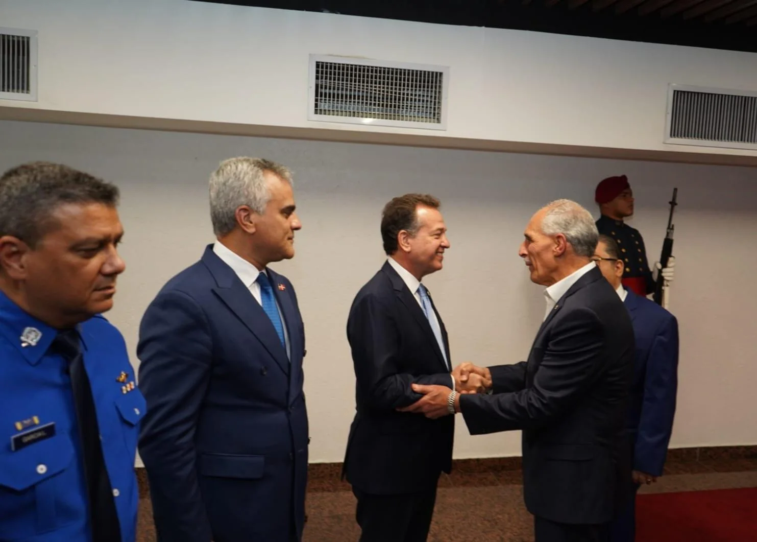 Presidente de Honduras Nasry Asfura realiza visita oficial a RD y es recibido por el canciller