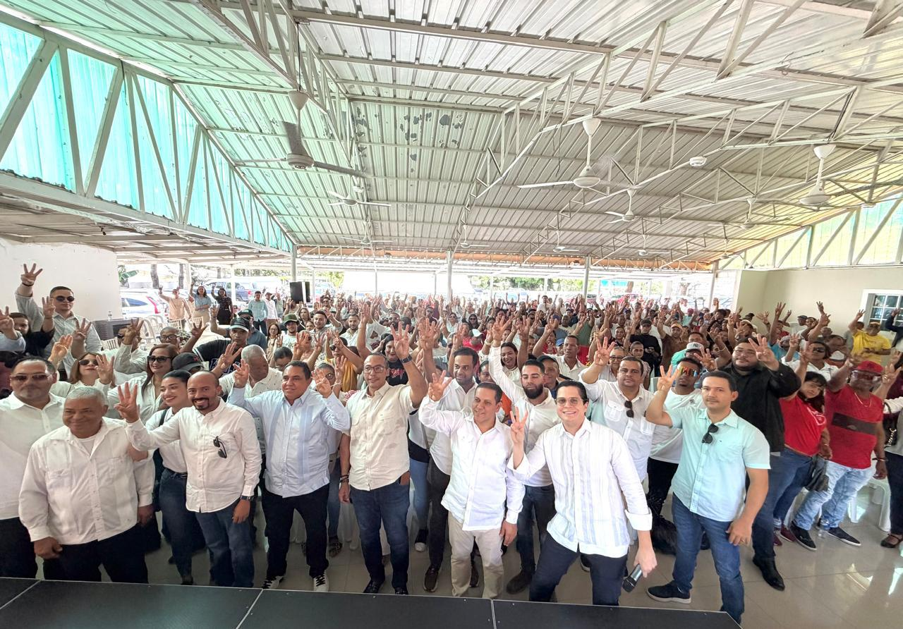 La Vega se moviliza: respaldo ciudadano impulsa la candidatura presidencial de Wellington Arnaud