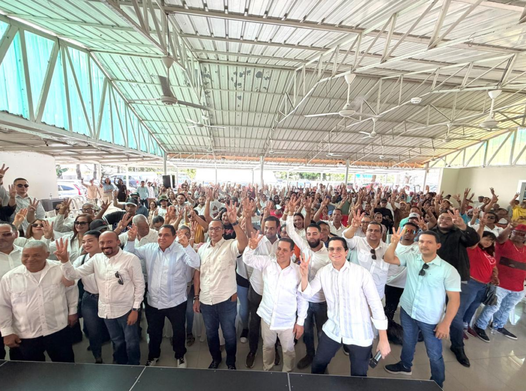 La Vega se moviliza: respaldo ciudadano impulsa la candidatura presidencial de Wellington Arnaud