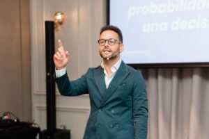 La comunicación estratégica: el motor invisible que impulsa el éxito empresarial en RD