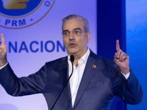 abinader-es-electo-como-presidente-del-prm-por-cuatro-anos-ffbe94aa-focus-0.03-0.3-400-300