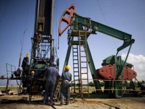 baja-el-petroleo-tras-acuerdo-de-ee-uu-e-iran-8aab9e99-focus-0-0-400-300