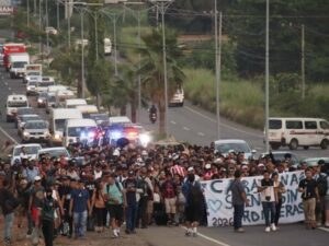 caravana-800-migrantes-mexica-efe-37252662cea0d319646654d84bec72c9866bafbfw-177e1e20-focus-0.06-min0.29-400-300