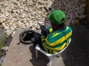 denuncian-acera-bloqueada-y-registro-sin-tapa-en-villa-consuelo-c39f656d-focus-0-0-400-300