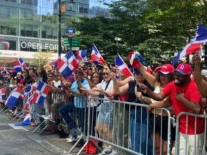 el-empire-state-building-se-ilumina-por-desfile-dominicano-39be4c73-focus-0-0-400-300