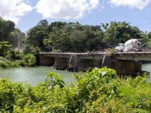 el-puente-hato-nuevo-quita-sueno-sigue-deteriorado-y-sin-barandas-16289b1d-focus-0-0-400-300
