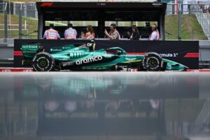 fernando-alonso-aston-martin-r