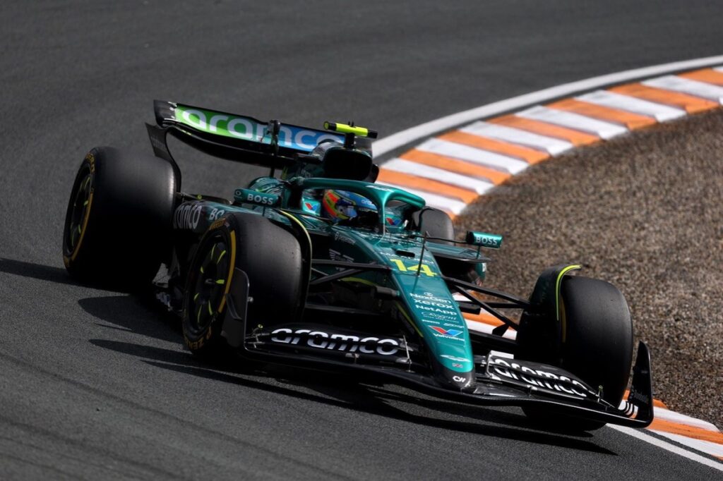fernando-alonso-aston-martin-r-4