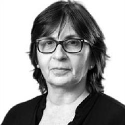 imagen-en-blanco-y-negro-de-una-persona-con-lentes-d3d5d966-focus-0-0-251-251