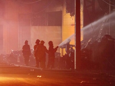 investigan-causas-del-incendio-que-destruyo-tienda-lr-comercial-dc04c653-focus-0-0-400-300