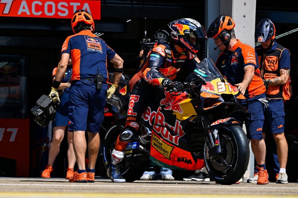 pedro-acosta-red-bull-ktm-fact-1