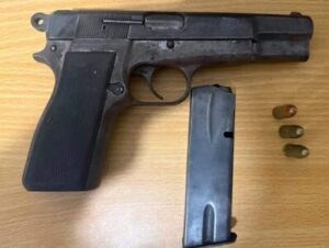 policia-ocupa-cuatro-armas-recupera-otra-y-decomisa-drogas-ee9f5566-focus-0-0-400-300