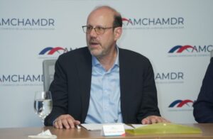 Premio Nobel Michael Kremer resalta el potencial de RD para expandir políticas públicas con base científica