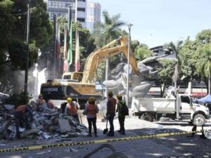 trabajadores-terremoto-colombia-efe-422fce52d4410b16a980277faf3aff16c2820fbdw-1c6d06cc-focus-0.07-min0.38-400-300
