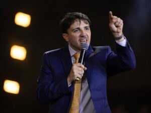tribunal-electoral-brasileno-restringe-la-campana-de-renan-santos-4856f462-focus-0-0-400-300