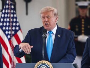 trump-gesto-efe-72cde8dd74bd7eb077baeb0c00c4697904522767w-32bd00b4-focus-min0.02-0.41-400-300