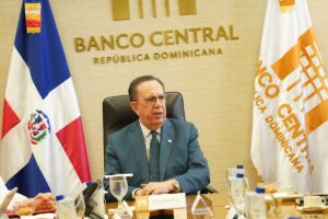Abinader ratifica a Valdez Albizu al frente del Banco Central