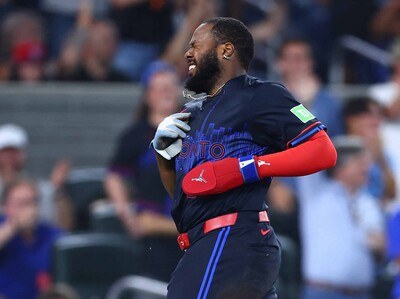 vladimir-guerrero-jr-va-a-la-lista-de-lesionados-choco-su-cabeza-8464c736-focus-min0.05-0.67-400-300