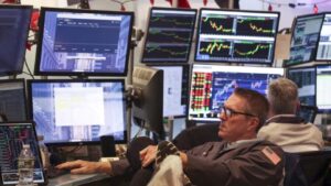 El verde de Wall Street no frena las pérdidas acumuladas de S&P y Nasdaq en julio