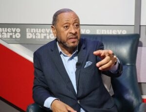Michael Miguel Holguín presenta a la JCE plan para reconocer a NEX y propone avances en salud y deuda pública