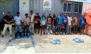 Migración deporta 50 haitianos, incluidos cinco acusados de filtrar operativos por WhatsApp