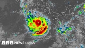 Polo se convierte en huracán categoría 5 en tiempo récord y pone en alerta las costas de México