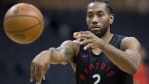 Kawhi Leonard firma acuerdo millonario y se queda con los Raptors por varias temporadas