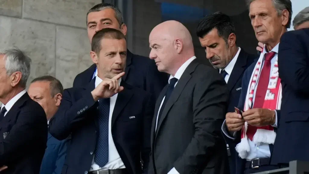 Ceferin y Montagliani urgen a Infantino a usar reservas de la FIFA para el fútbol
