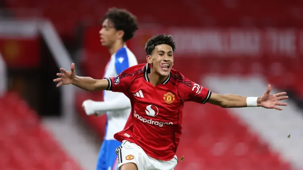 Manchester United en alerta: su gran promesa fuerza su salida del club