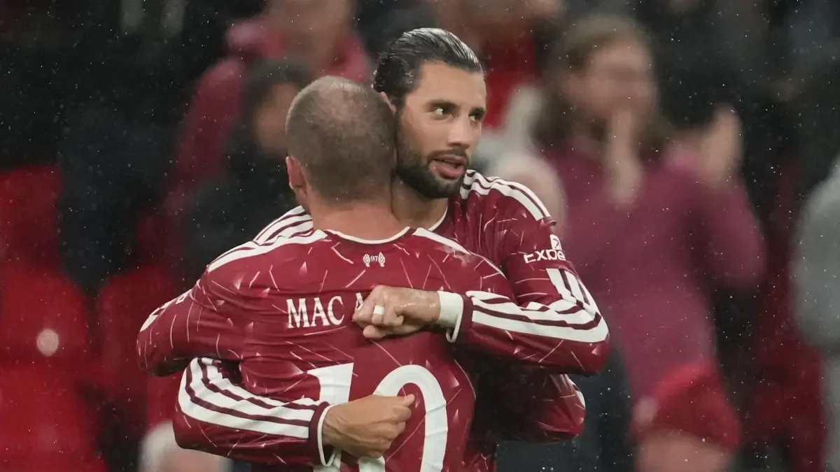 Liverpool hunde al Tottenham 3-1 con obra maestra de Szoboszlai
