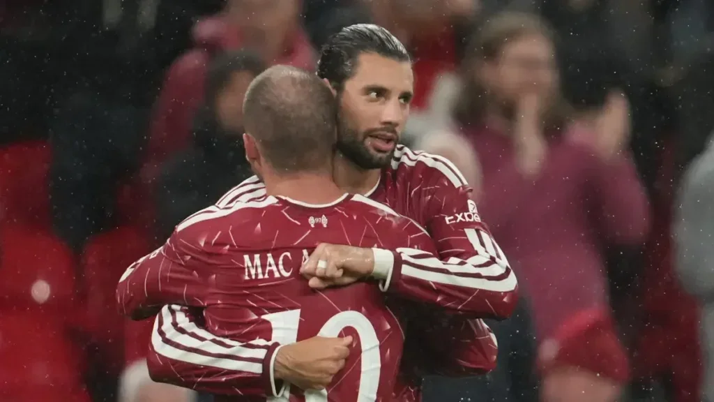 Liverpool hunde al Tottenham 3-1 con obra maestra de Szoboszlai