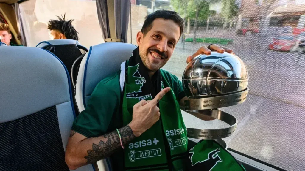 Badalona desata la euforia con una celebración épica por su título de Supercopa
