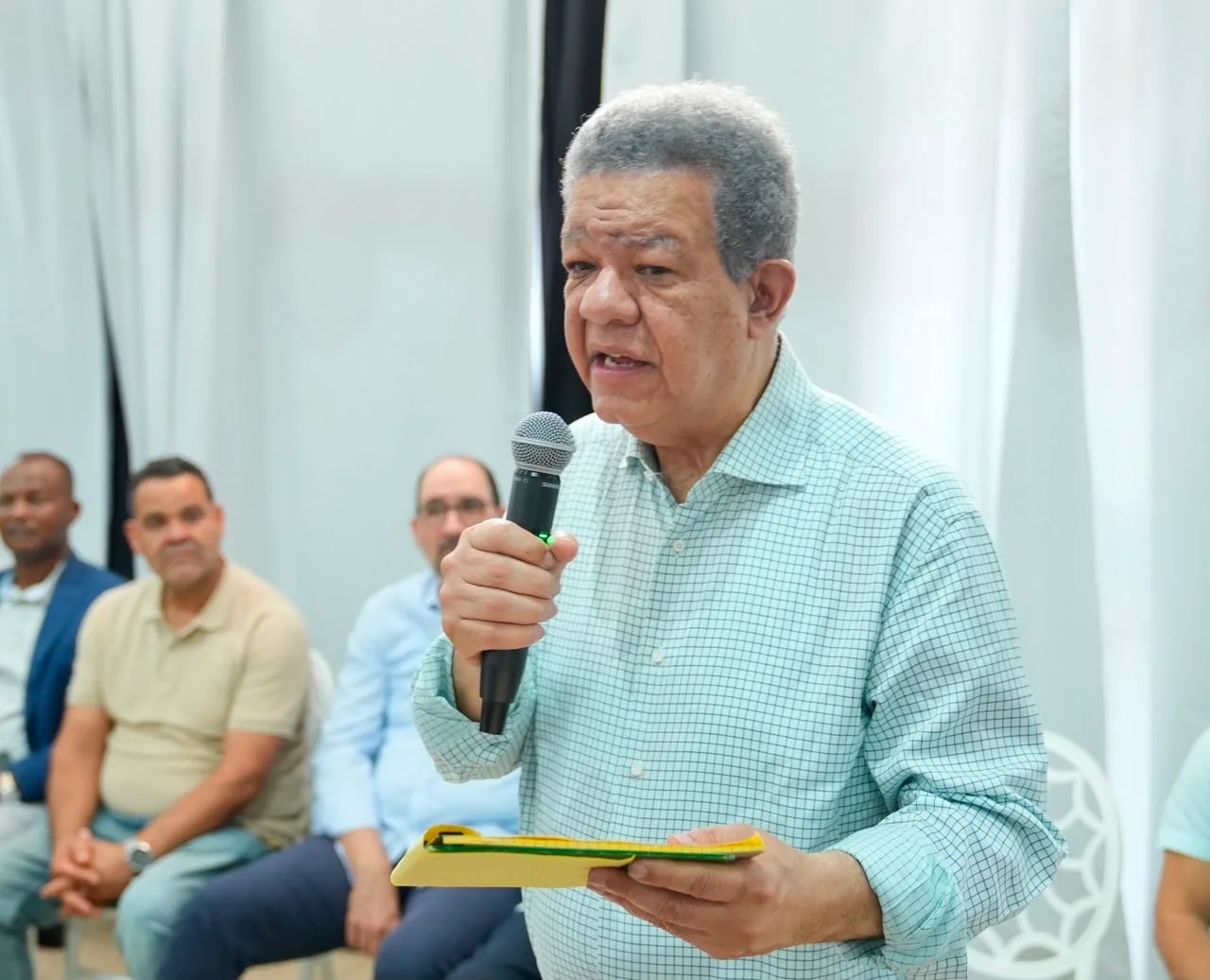 Leonel a funcionarios: “No vengan con quejas, vengan con soluciones” a la crisis eléctrica
