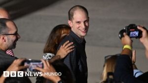 Periodista estadounidense revela cómo cayó en una trampa rusa y sobrevivió 16 meses en prisión