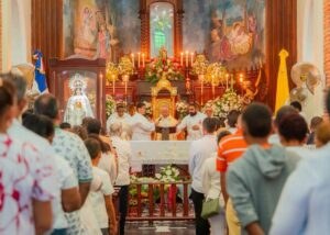 Fieles dominicanos honran a la Virgen de las Mercedes en jornada de fe y devoción