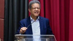 El-presidente-del-partido-Fuerza-del-Pueblo-FP-Leonel-Fernandez-Foto-Fuente-Externa-355x200-1