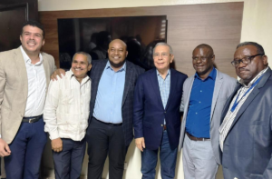 Danilo Medina capta dirigentes del PRM y la FP en Boca Chica y los juramenta en el PLD