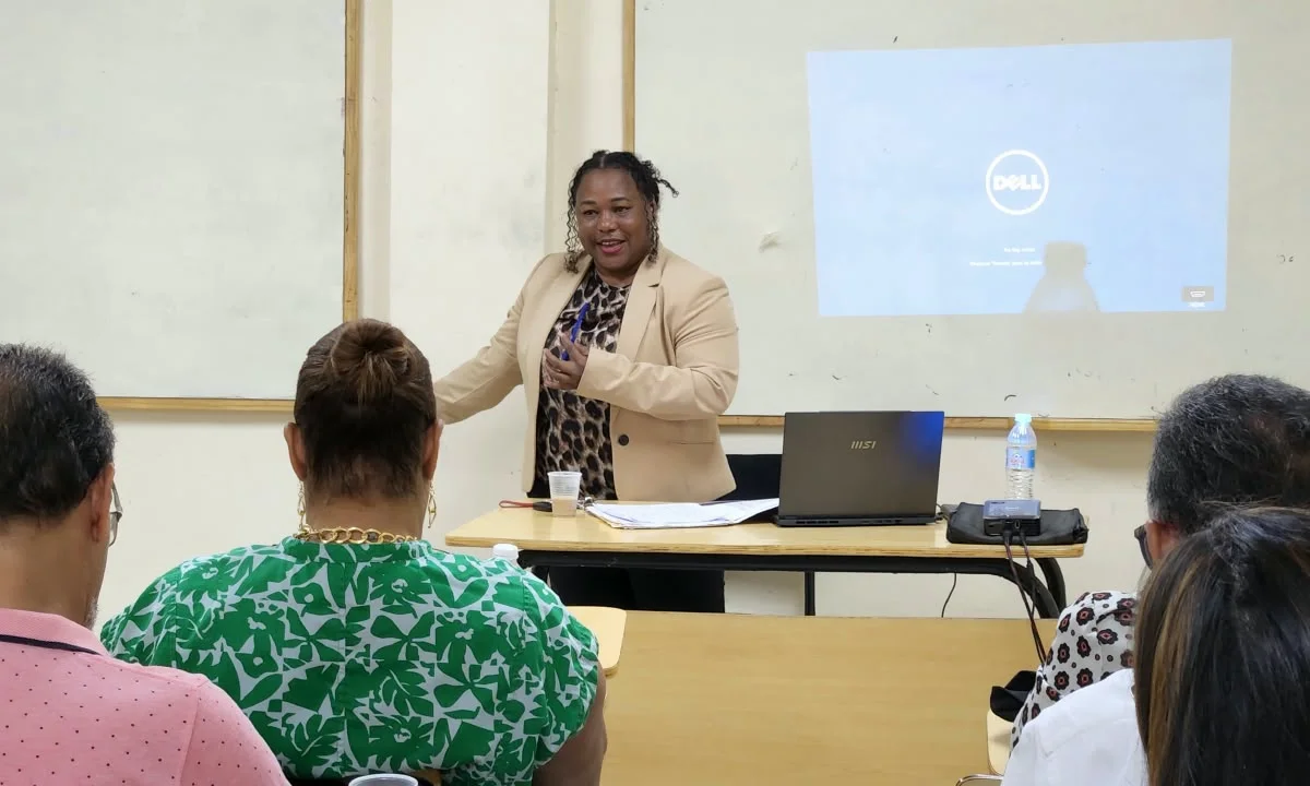 UASD Escuela de Idiomas define docentes, currículo y cupos para próximo semestre