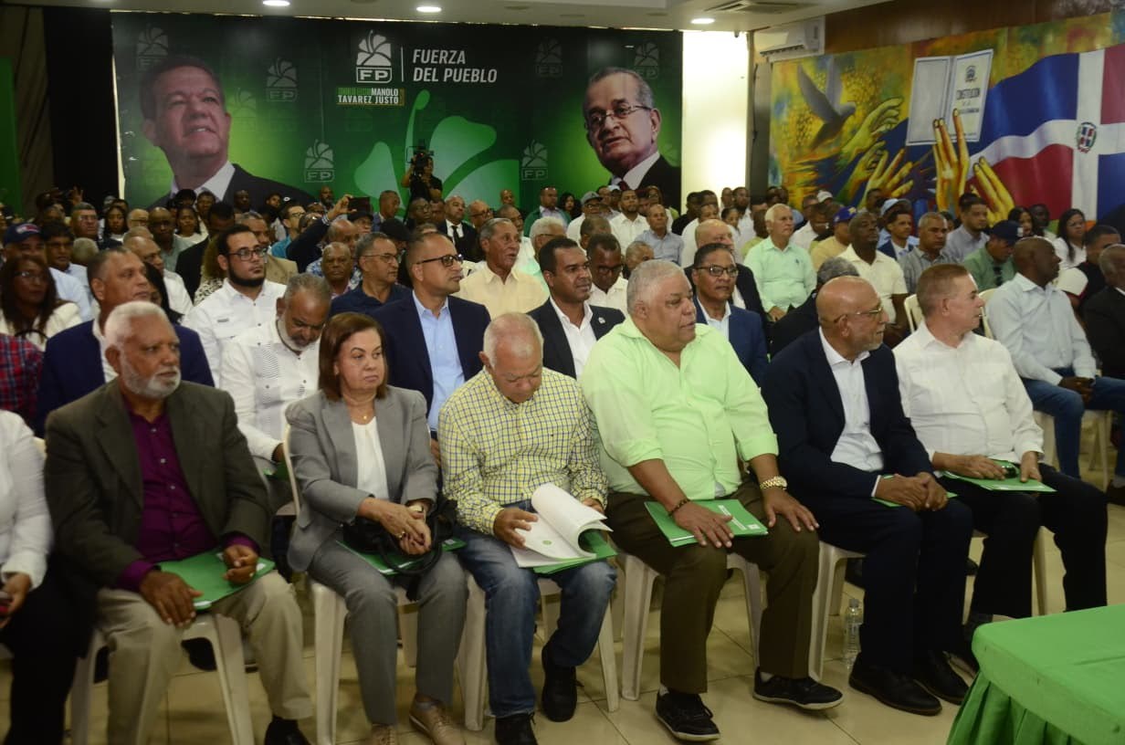 Fuerza del Pueblo juramenta más de 60 vicesecretarios para reforzar su política ambiental a nivel nacional