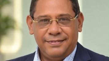 Fallece-medico-y-dirigente-de-Fuerza-del-Pueblo-Demetrio-Castro-355x200-1