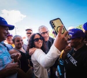 Gonzalo Castillo recorre Puerto Plata para atender de cerca las demandas comunitarias