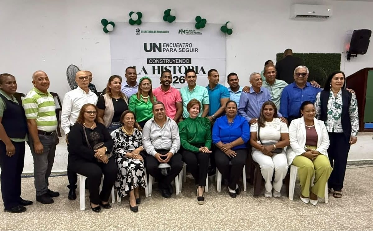 Josefina Pimentel toma juramento a docentes y lidera asamblea de la FP en San Francisco de Macorís