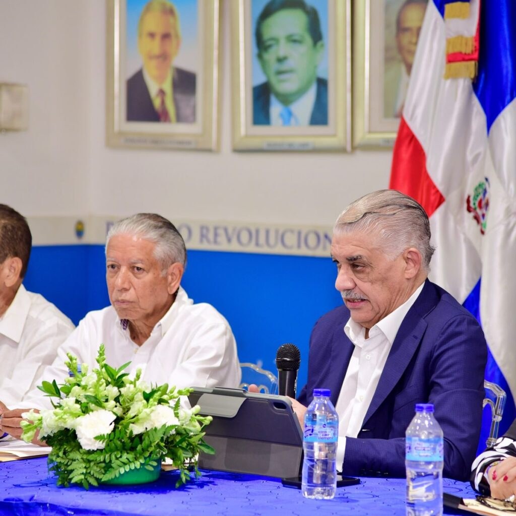 PRD da luz verde a Miguel Vargas para tejer alianza opositora rumbo al 2028